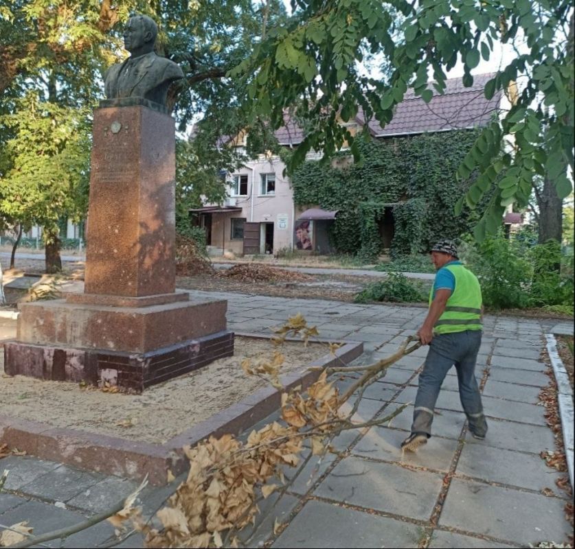 Виталий Титаренко: Ликвидация последствий обстрелов и поддержание порядка в Голой Пристани Виталий Титаренко: Ликвидация последствий обстрелов и поддержание порядка в Голой Пристани