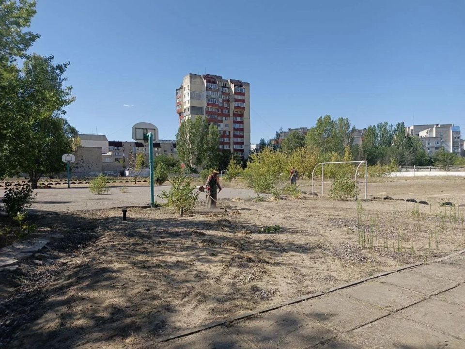 В Новой Каховке неустанно трудятся работники коммунальной сферы В Новой Каховке неустанно трудятся работники коммунальной сферы
