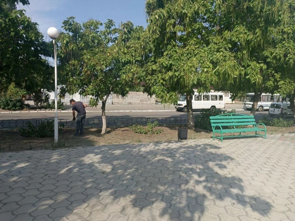 В Новой Каховке неустанно трудятся работники коммунальной сферы В Новой Каховке неустанно трудятся работники коммунальной сферы