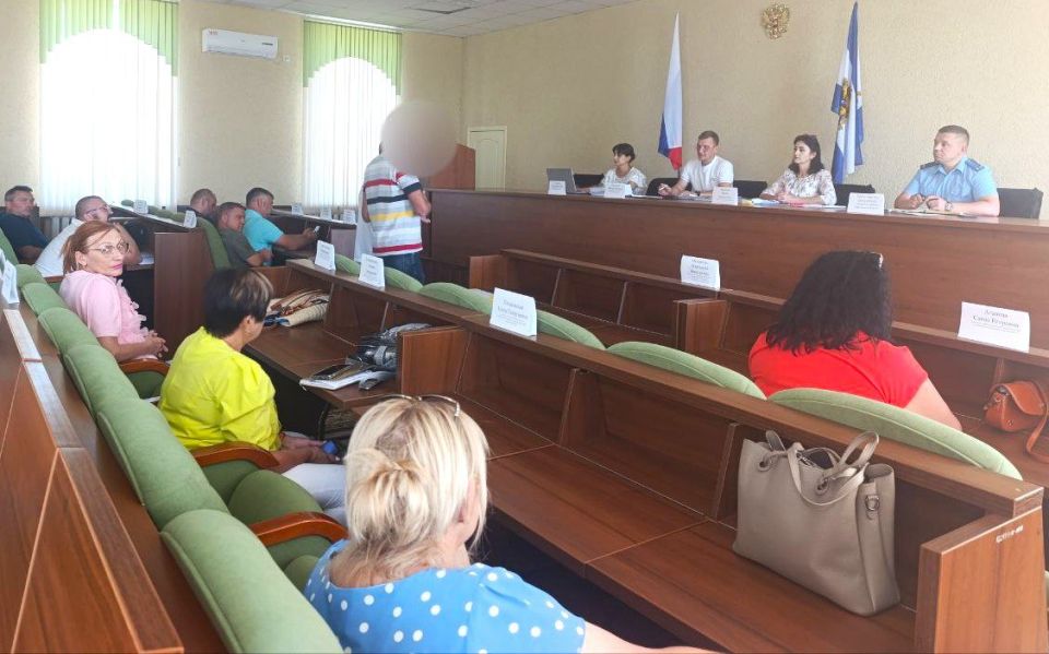 В Геническе комиссия по делам несовершеннолетних обсудила профилактику суицидов и правонарушений В Геническе комиссия по делам несовершеннолетних обсудила профилактику суицидов и правонарушений