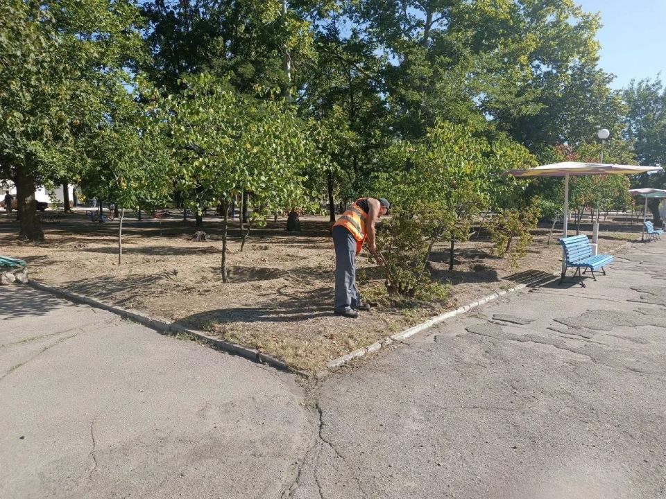 В Новой Каховке неустанно трудятся работники коммунальной сферы В Новой Каховке неустанно трудятся работники коммунальной сферы