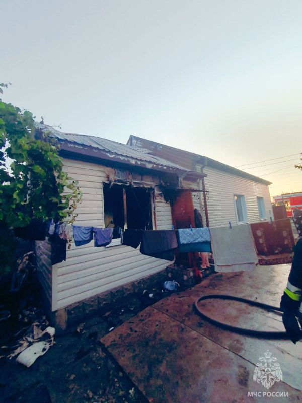 В Геническе горела хозяйственная постройка В Геническе горела хозяйственная постройка