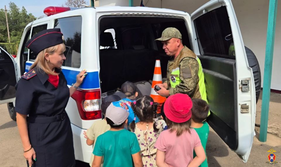 В Херсонской области сотрудники Госавтоинспекции провели мероприятие с воспитанниками детского сада В Херсонской области сотрудники Госавтоинспекции провели мероприятие с воспитанниками детского сада