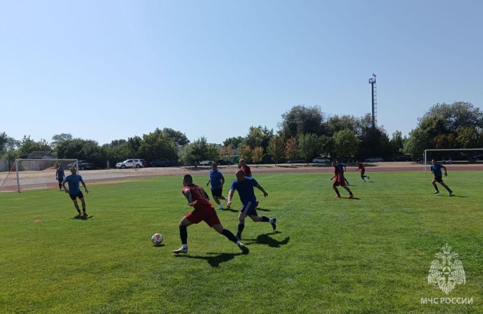 Спорт для спасателей: МЧС России на Кубке Генического округа по футболу Спорт для спасателей: МЧС России на Кубке Генического округа по футболу
