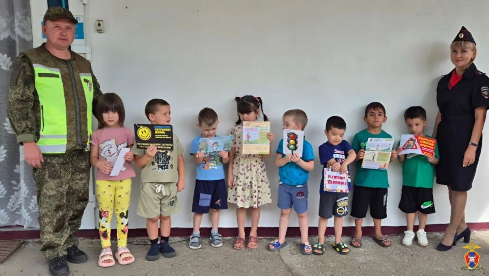 В Херсонской области сотрудники Госавтоинспекции провели мероприятие с воспитанниками детского сада