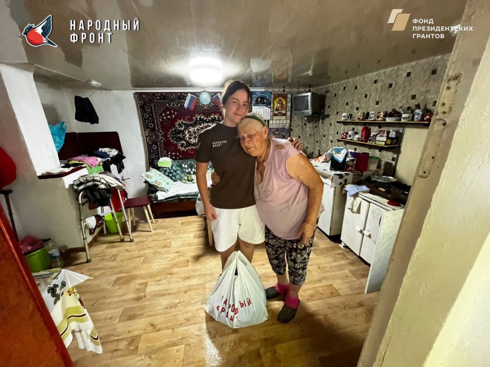 Молодёжка Народного фронта адресно доставила гуманитарную помощь в с. Семихатки Молодёжка Народного фронта адресно доставила гуманитарную помощь в с. Семихатки