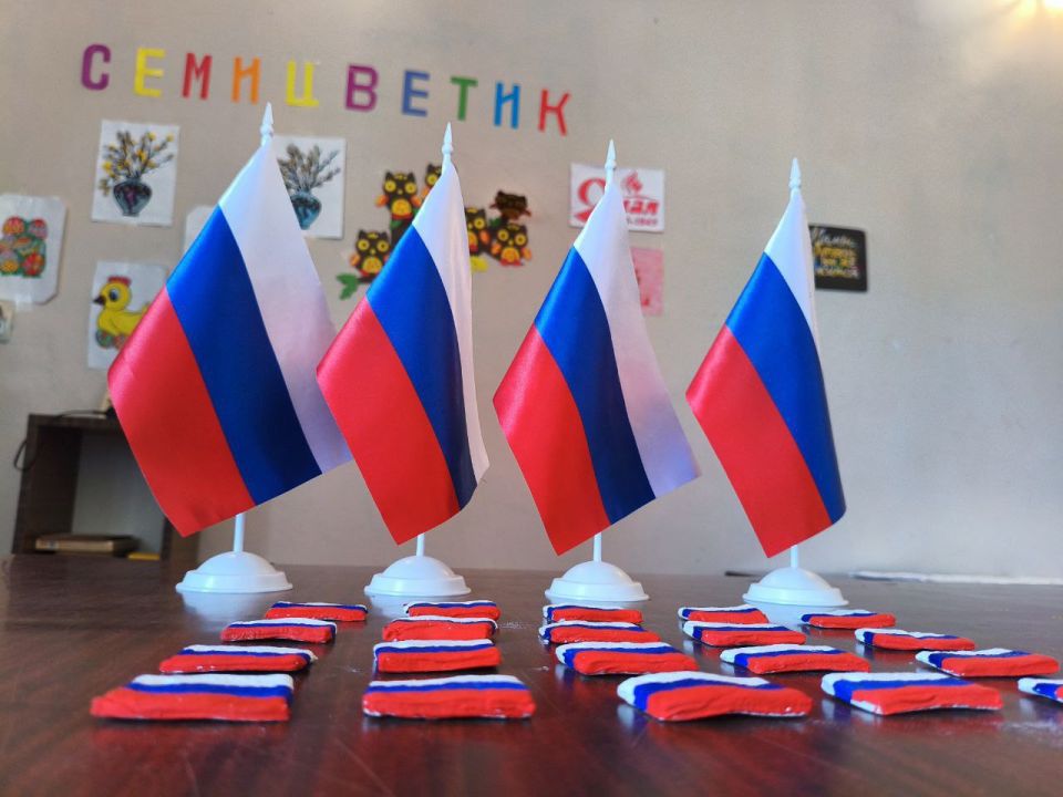 Патриотические мероприятия ко Дню Государственного флага России состоялись в селах Генического округа Патриотические мероприятия ко Дню Государственного флага России состоялись в селах Генического округа