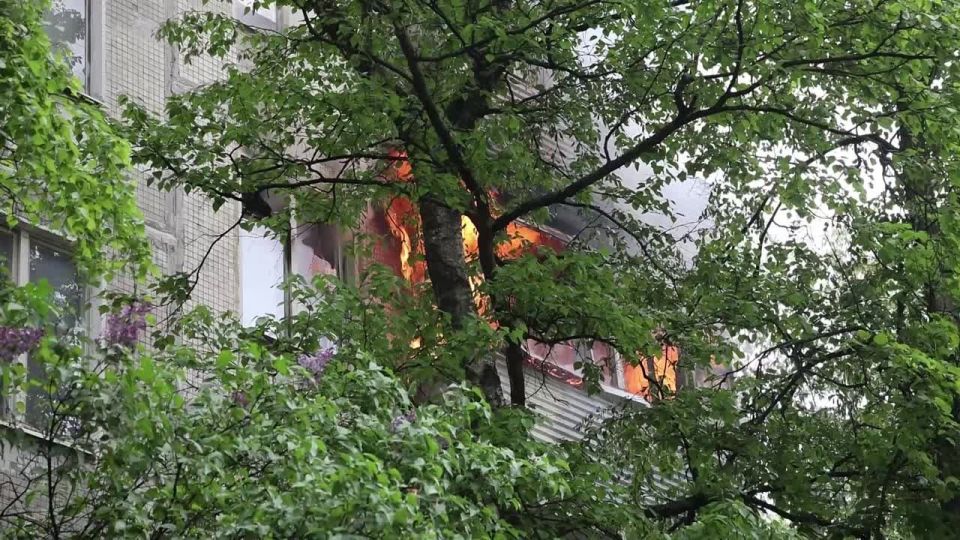 Неосторожность при курении — одна из самых распространенных причин пожаров