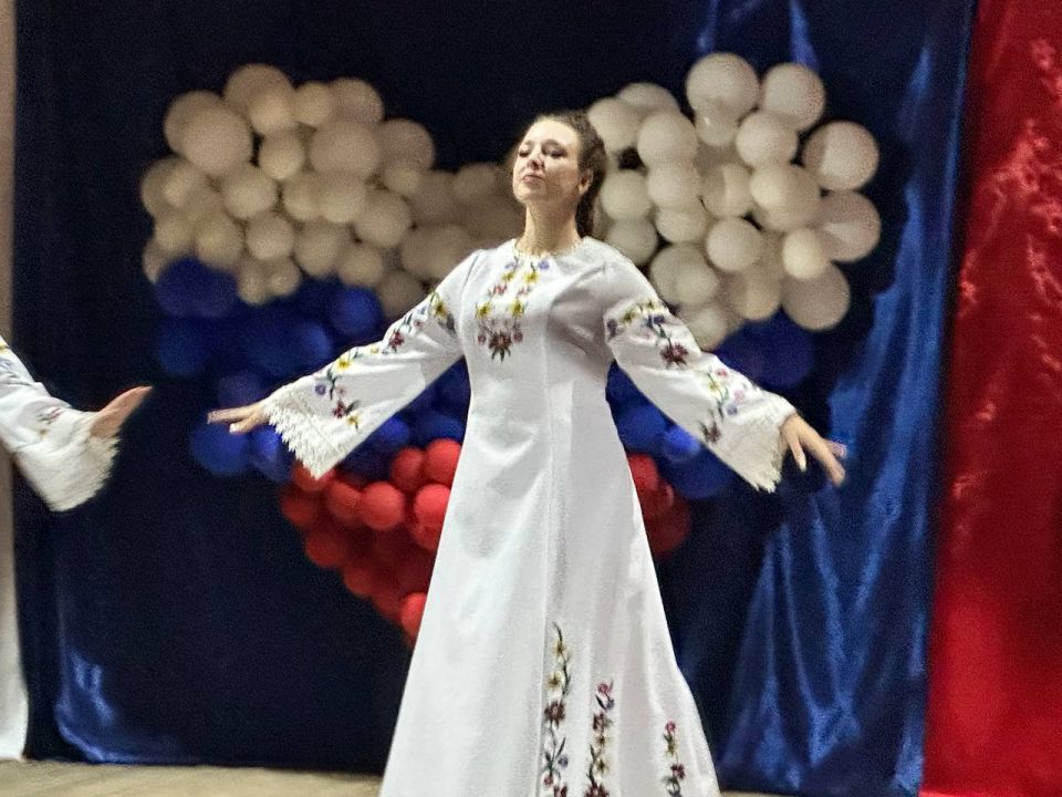 В Ивановке провели патриотический концерт ко Дню Государственного флага Российской Федерации В Ивановке провели патриотический концерт ко Дню Государственного флага Российской Федерации