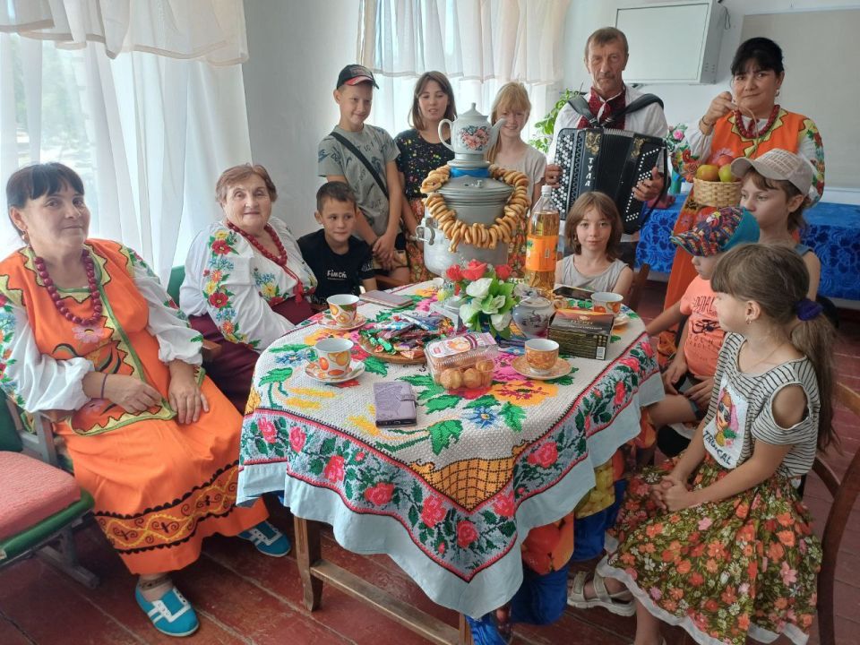 19 августа в Нижнеторгаивском Доме Культуры прошли увлекательные поседелки посвященное празднику Яблочного Спаса 19 августа в Нижнеторгаивском Доме Культуры прошли увлекательные поседелки посвященное празднику Яблочного Спаса