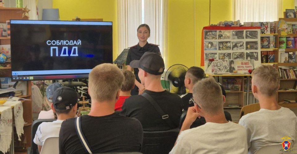 В Каховском муниципальном округе сотрудники Госавтоинспекции провели профилактическую встречу по Правилам дорожного движения для подростков В Каховском муниципальном округе сотрудники Госавтоинспекции провели профилактическую встречу по Правилам дорожного движения для подростков