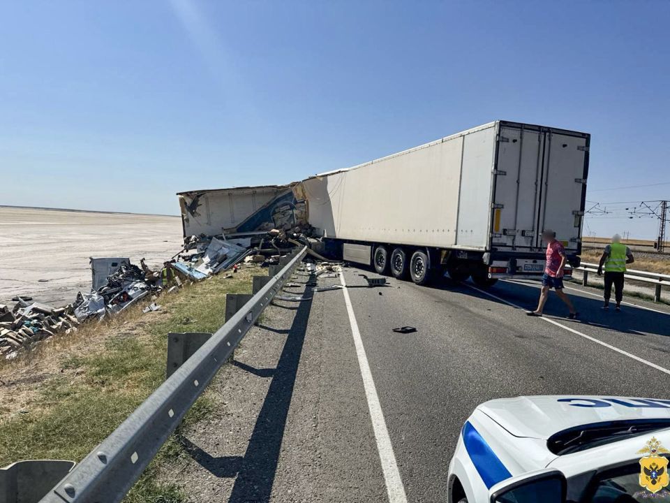 Устанавливаются обстоятельства ДТП на автодороге "Симферополь-Ростов на Дону"