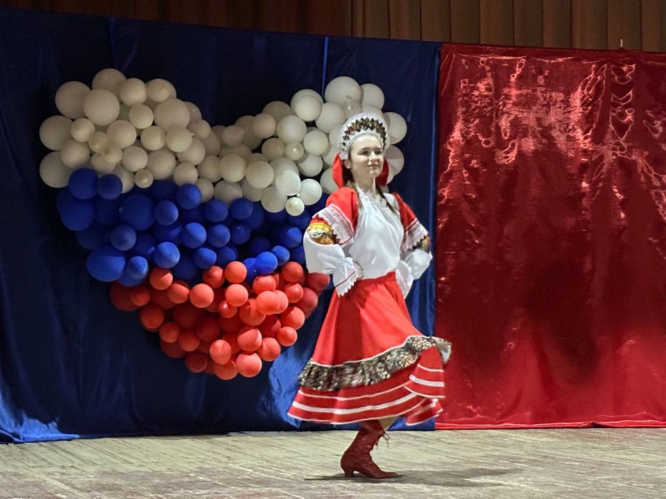 В Ивановке провели патриотический концерт ко Дню Государственного флага Российской Федерации В Ивановке провели патриотический концерт ко Дню Государственного флага Российской Федерации