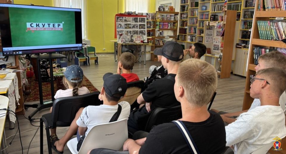 В Каховском муниципальном округе сотрудники Госавтоинспекции провели профилактическую встречу по Правилам дорожного движения для подростков В Каховском муниципальном округе сотрудники Госавтоинспекции провели профилактическую встречу по Правилам дорожного движения для подростков