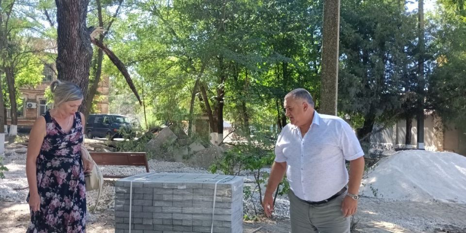 Народный контроль "Единой России" проверил ход ремонтных работ на объекте партийного проекта "Городская среда" Народный контроль "Единой России" проверил ход ремонтных работ на объекте партийного проекта "Городская среда"
