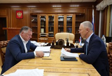 Марат Хуснуллин провел рабочую встречу с губернатором Херсонской области Владимиром Сальдо