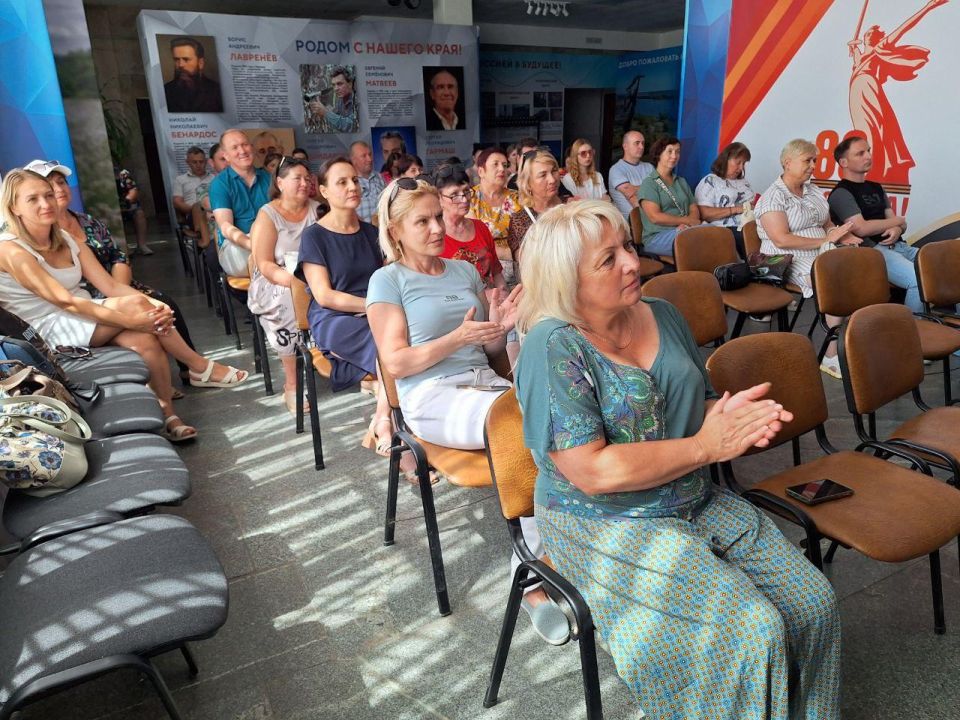 В Геническ - с подарками. Представители шеф-региона посетили Херсонскую область В Геническ - с подарками. Представители шеф-региона посетили Херсонскую область