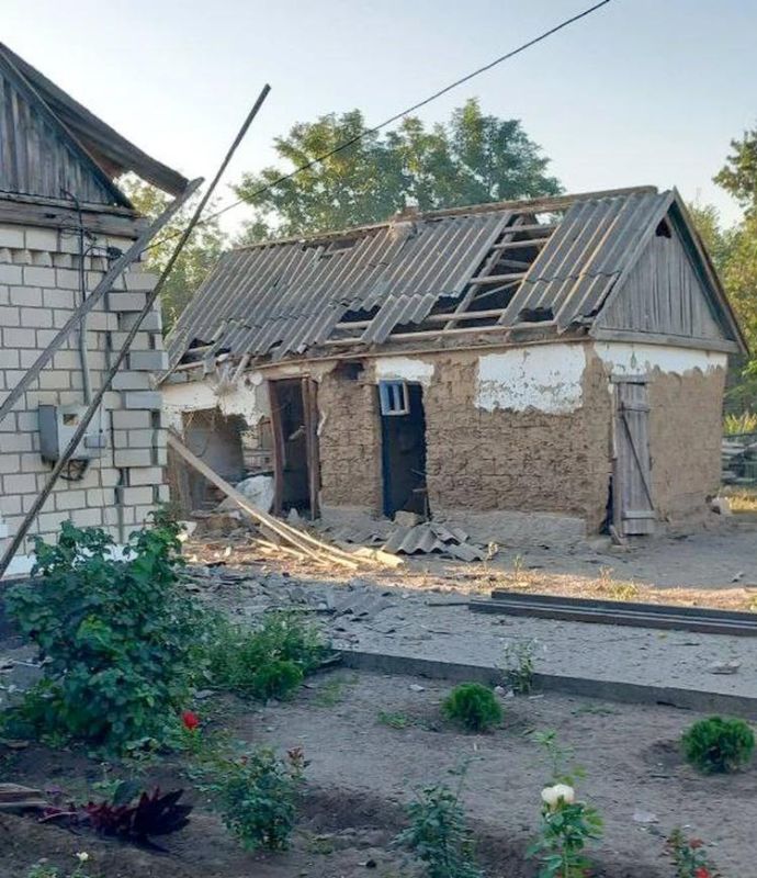 Сбросили четыре боеприпаса на дом: ВСУ совершили покушение на родных и детей главы теруправления у линии СВО Сбросили четыре боеприпаса на дом: ВСУ совершили покушение на родных и детей главы теруправления у линии СВО