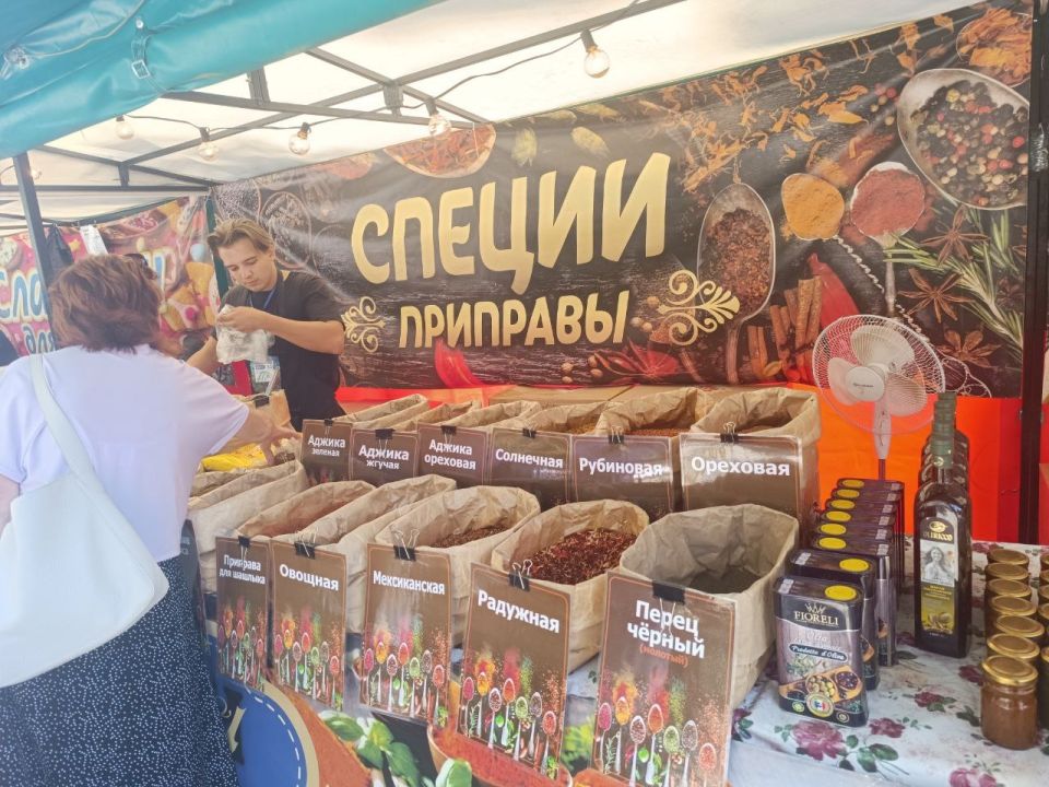 В Скадовске «стартовала» ярмарка «Содружество» В Скадовске «стартовала» ярмарка «Содружество»