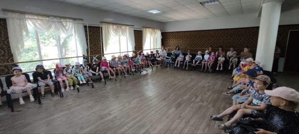 Сегодня в Новотроицком центре культуры и досуга была проведена развлекательная программа, посвящённая Дню рождения всеми любимого персонажа — Чебурашки! Сегодня в Новотроицком центре культуры и досуга была проведена развлекательная программа, посвящённая Дню рождения всеми любимого персонажа — Чебурашки!