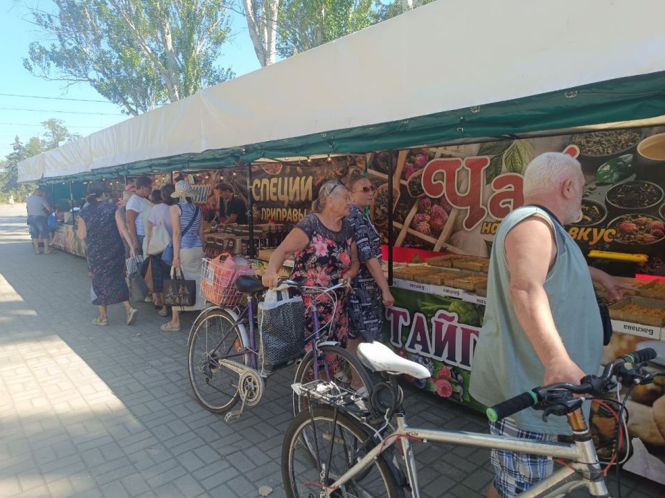 В Скадовске «стартовала» ярмарка «Содружество» В Скадовске «стартовала» ярмарка «Содружество»