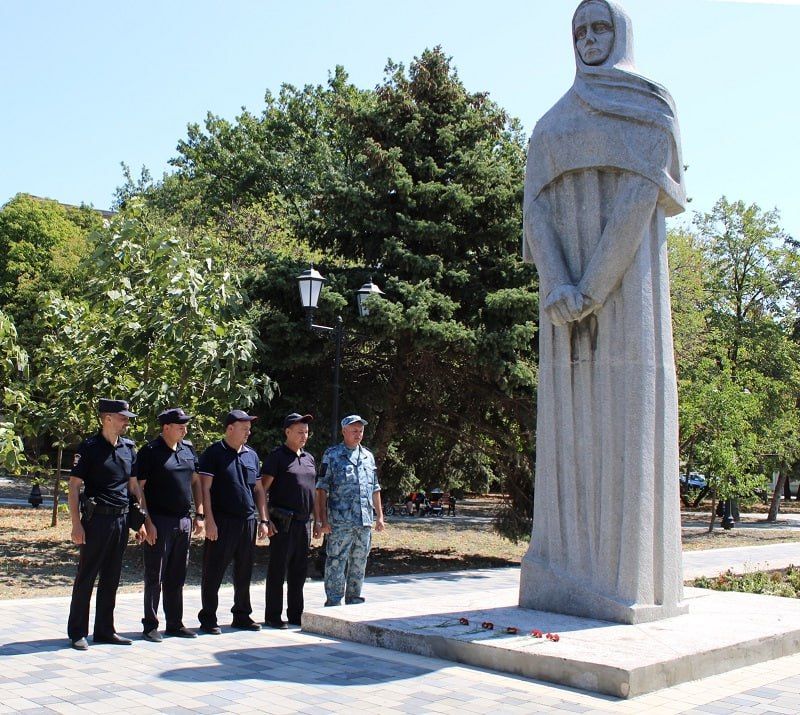 Транспортные полицейские Херсонской области почтили память жертв терроризма Транспортные полицейские Херсонской области почтили память жертв терроризма