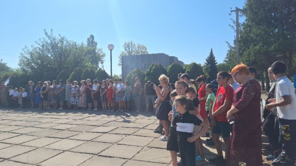 В Новокиевке торжественно отметили День Государственного флага России В Новокиевке торжественно отметили День Государственного флага России