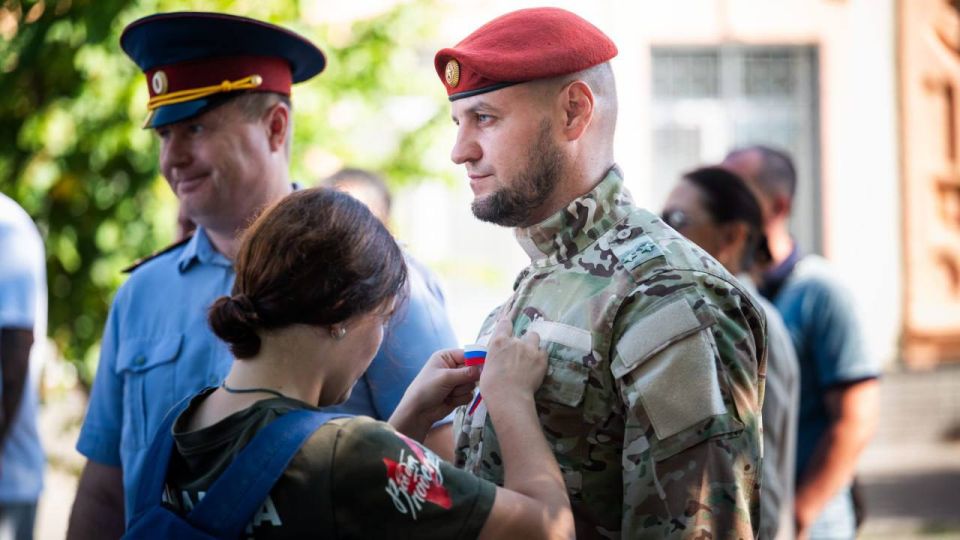 В Геническе отметили День государственного флага В Геническе отметили День государственного флага