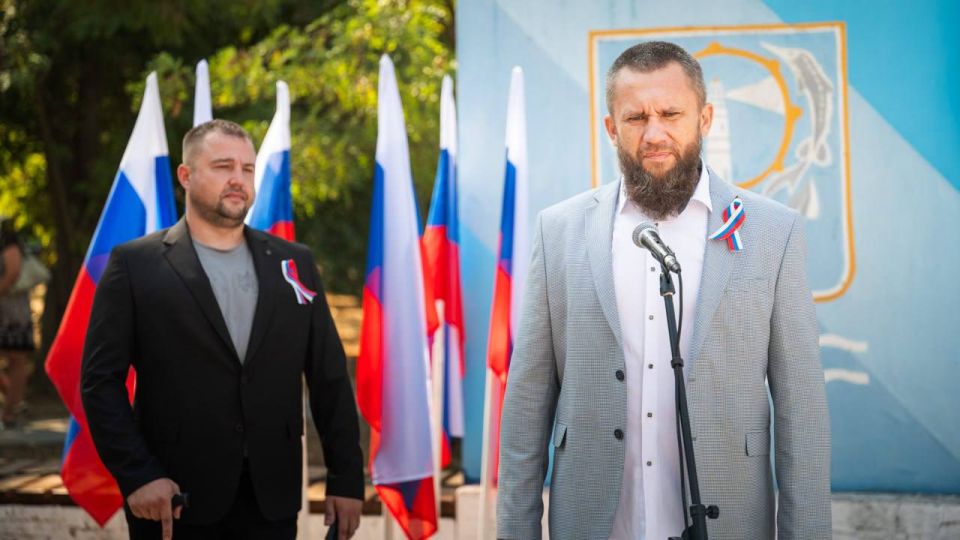 В Геническе отметили День государственного флага В Геническе отметили День государственного флага