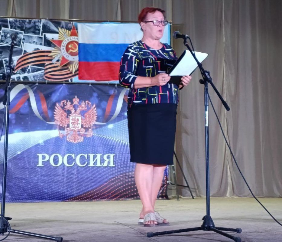 Под Российским флагом. Сегодня 22 августа в филиале №4 Культурно-досугового центра Великолепетихского МО состоялась праздничная программа, посвященная Дню Государственного флага "Под Российским флагом" Под Российским флагом. Сегодня 22 августа в филиале №4 Культурно-досугового центра Великолепетихского МО состоялась праздничная программа, посвященная Дню Государственного флага "Под Российским флагом"