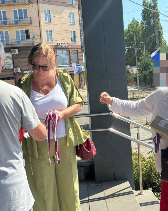 Ленточки Единства: городской округ города Новая Каховка отмечает День Государственного флага Ленточки Единства: городской округ города Новая Каховка отмечает День Государственного флага