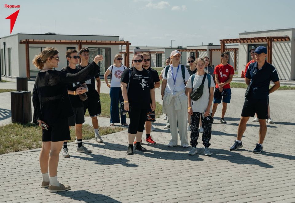 Большой фотоотчет Первых с празднования Дня Государственного флага России в Творческом поселке «Счастливцево» Большой фотоотчет Первых с празднования Дня Государственного флага России в Творческом поселке «Счастливцево»