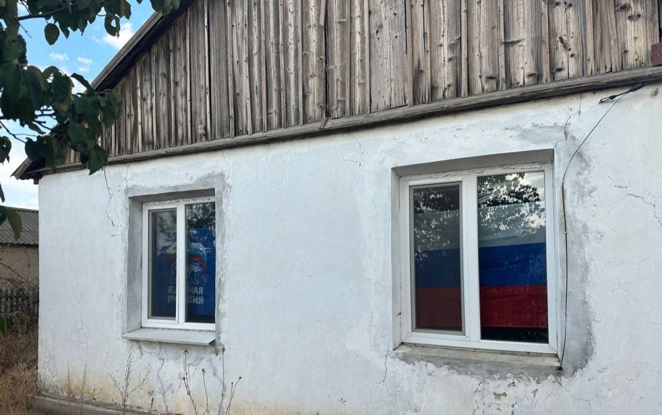 Российский триколор — один из важнейших национальных символов. Он олицетворяет великую Россию, объединяет народ, укрепляет веру в благополучное будущее. В честь Дня Государственного флага Российской Федерации жители... Российский триколор — один из важнейших национальных символов. Он олицетворяет великую Россию, объединяет народ, укрепляет веру в благополучное будущее. В честь Дня Государственного флага Российской Федерации жители...