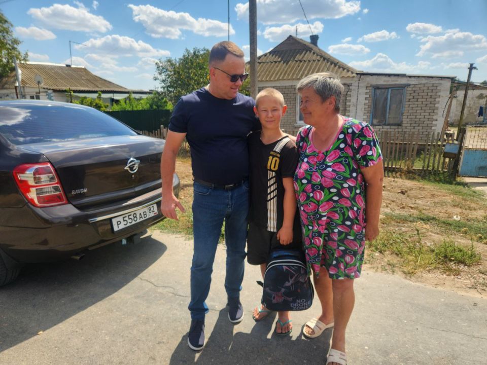 Депутат Руслан Кунгуров оказал помощь школьнику из села Красная Поляна Депутат Руслан Кунгуров оказал помощь школьнику из села Красная Поляна