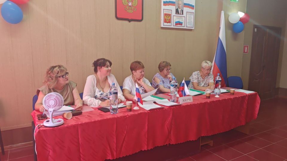 В Мирном прошла деловая игра-квест "Государственные символы России" В Мирном прошла деловая игра-квест "Государственные символы России"