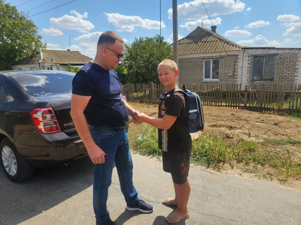 Депутат Руслан Кунгуров оказал помощь школьнику из села Красная Поляна Депутат Руслан Кунгуров оказал помощь школьнику из села Красная Поляна