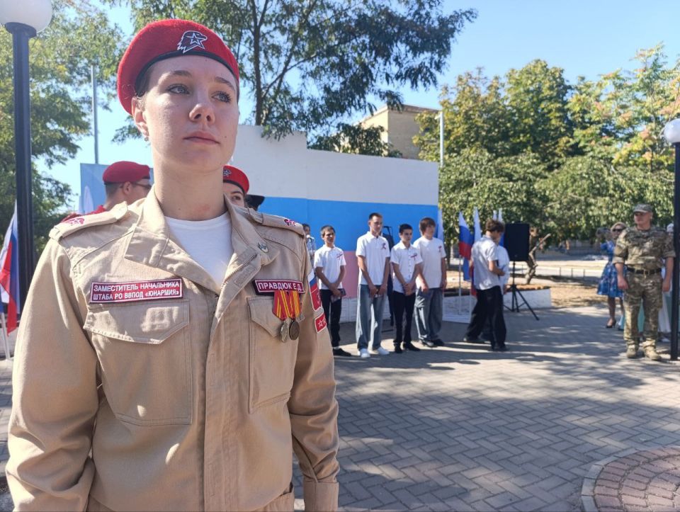 В Геническе отметили День флага России торжественной церемонией В Геническе отметили День флага России торжественной церемонией