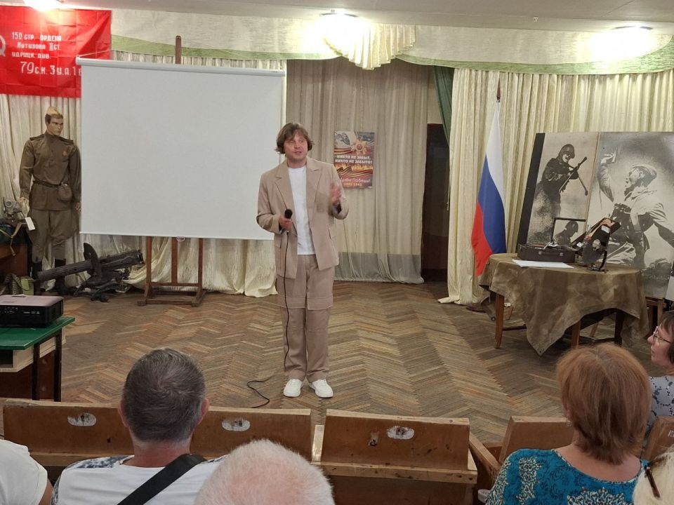 МКУ «Новокаховский центр культурного развития общества» провели мероприятие «Овеянный славой Российский флаг» МКУ «Новокаховский центр культурного развития общества» провели мероприятие «Овеянный славой Российский флаг»