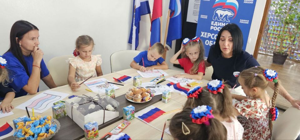 Надежда Бабешко: Сегодня на базе Ивановского отделения партии «Единая Россия» прошло мероприятие, посвящённое Дню Государственного флага Российской Федерации Надежда Бабешко: Сегодня на базе Ивановского отделения партии «Единая Россия» прошло мероприятие, посвящённое Дню Государственного флага Российской Федерации