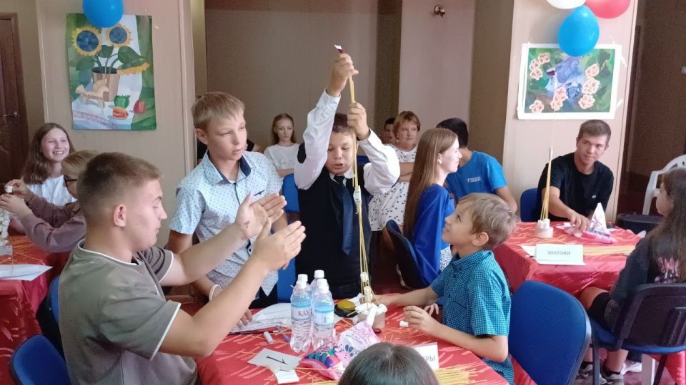 В Мирном прошла деловая игра-квест "Государственные символы России" В Мирном прошла деловая игра-квест "Государственные символы России"