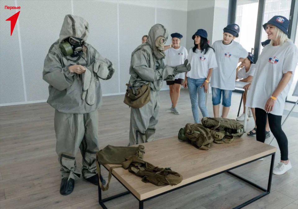 Большой фотоотчет Первых с празднования Дня Государственного флага России в Творческом поселке «Счастливцево» Большой фотоотчет Первых с празднования Дня Государственного флага России в Творческом поселке «Счастливцево»