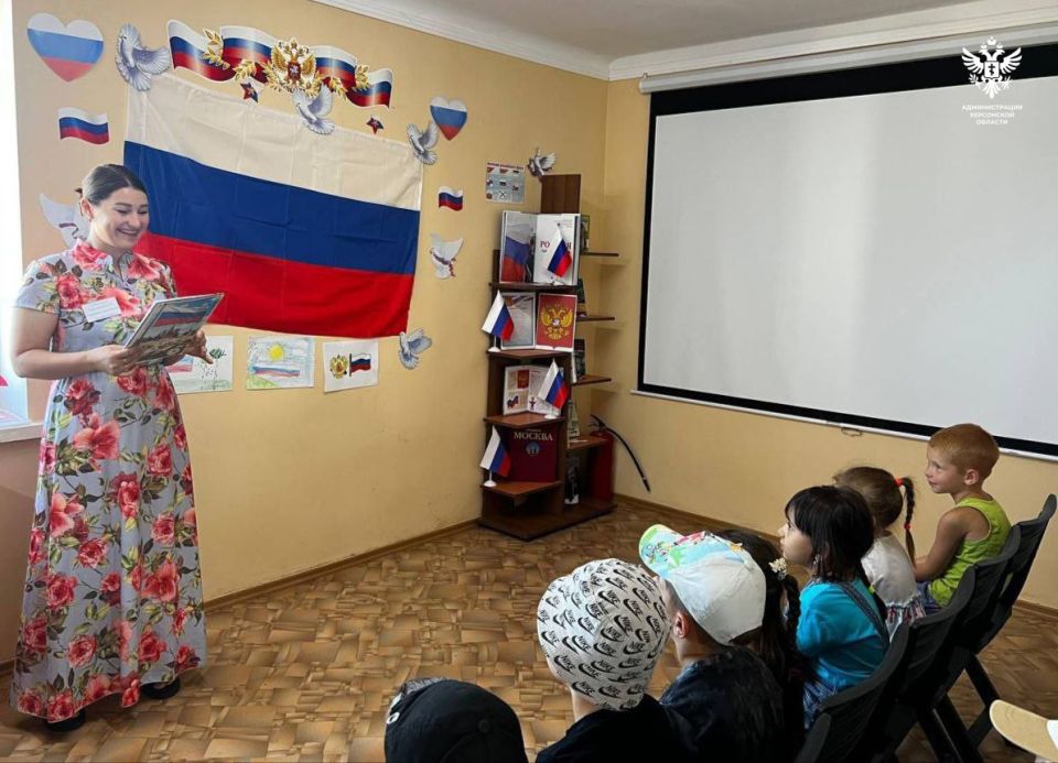 Ко Дню Государственного флага России в Каховском округе прошли праздничные мероприятия Ко Дню Государственного флага России в Каховском округе прошли праздничные мероприятия