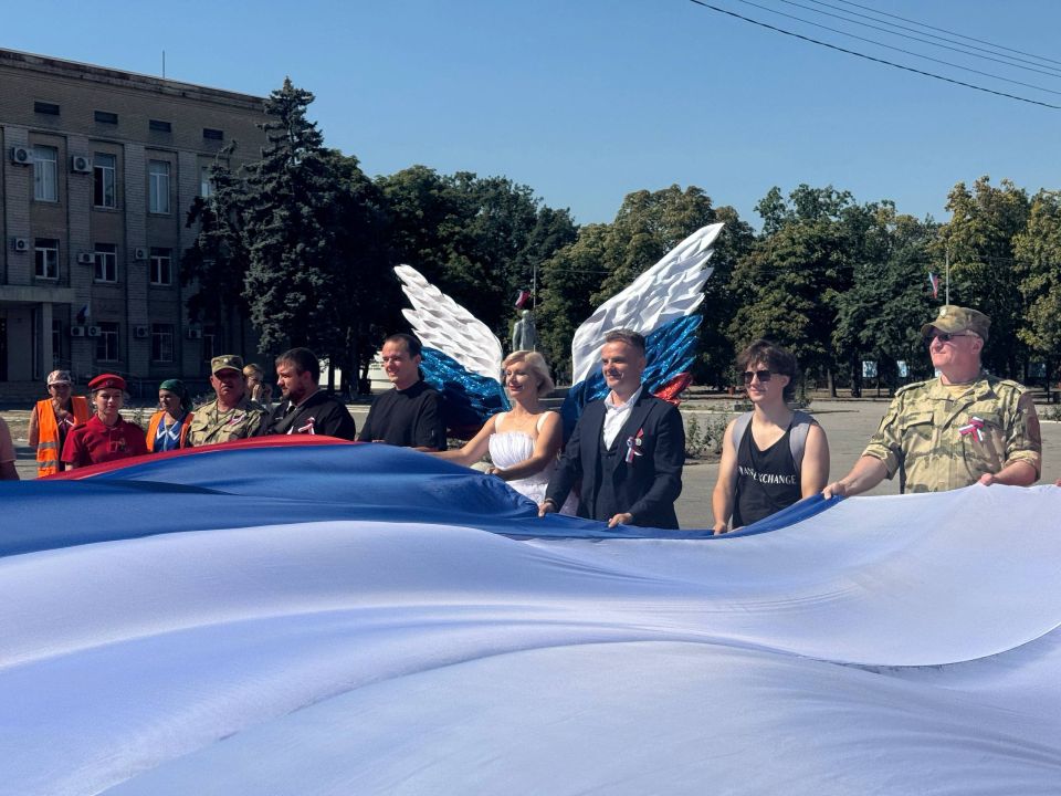 В Херсонской области проходят мероприятия, посвященые Дню государственного флага РФ В Херсонской области проходят мероприятия, посвященые Дню государственного флага РФ