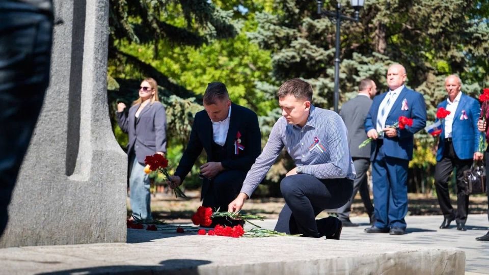 Активное участие в мероприятиях финалистов проекта «Герои Херсонщины», участников специальной военной операции – продемонстрировало их глубокое уважение к истории нашей страны Активное участие в мероприятиях финалистов проекта «Герои Херсонщины», участников специальной военной операции – продемонстрировало их глубокое уважение к истории нашей страны