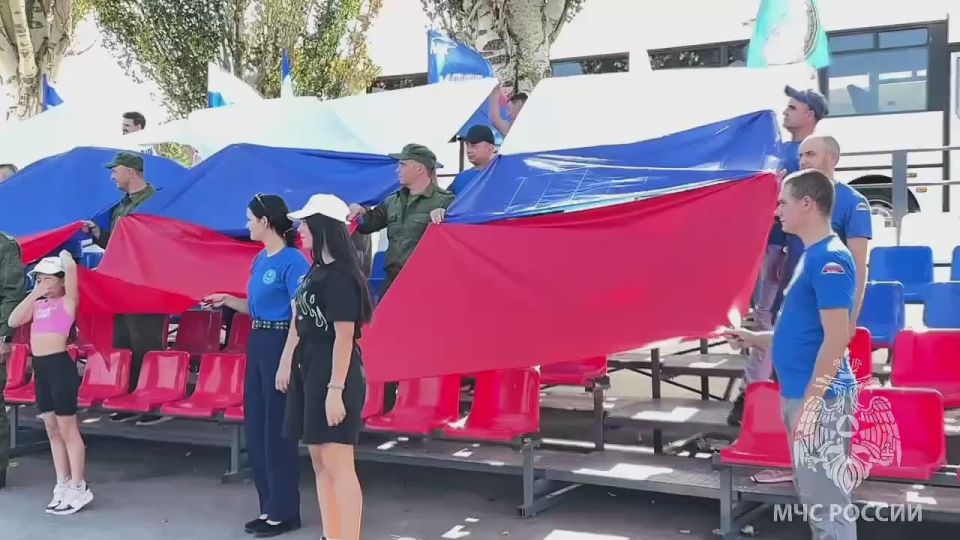 Атмосфера единства и патриотизма в День флага Российской Федерации