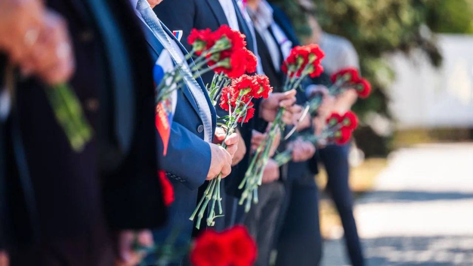 Активное участие в мероприятиях финалистов проекта «Герои Херсонщины», участников специальной военной операции – продемонстрировало их глубокое уважение к истории нашей страны Активное участие в мероприятиях финалистов проекта «Герои Херсонщины», участников специальной военной операции – продемонстрировало их глубокое уважение к истории нашей страны