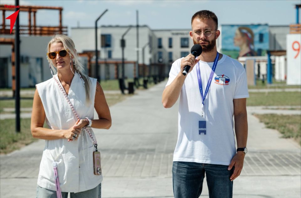 Большой фотоотчет Первых с празднования Дня Государственного флага России в Творческом поселке «Счастливцево» Большой фотоотчет Первых с празднования Дня Государственного флага России в Творческом поселке «Счастливцево»