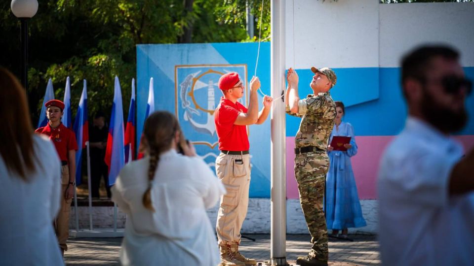 Защитники Херсонщины приняли участие в праздничной программе ко Дню Государственного флага России Защитники Херсонщины приняли участие в праздничной программе ко Дню Государственного флага России