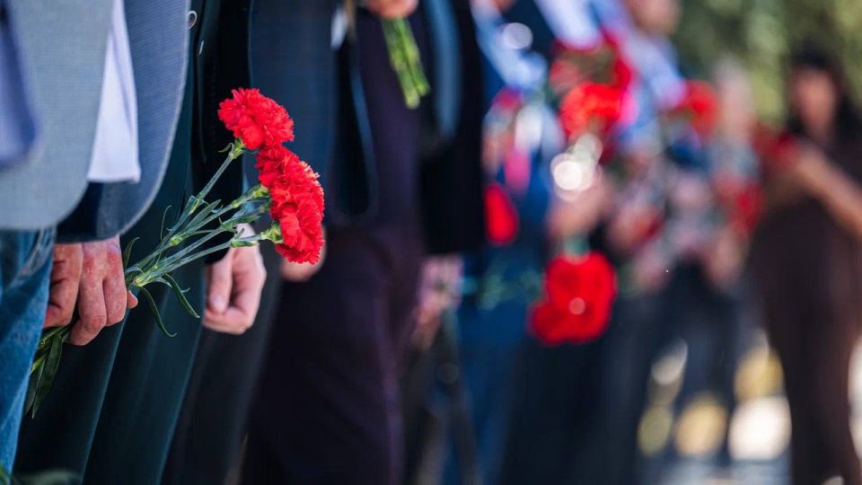 Активное участие в мероприятиях финалистов проекта «Герои Херсонщины», участников специальной военной операции – продемонстрировало их глубокое уважение к истории нашей страны Активное участие в мероприятиях финалистов проекта «Герои Херсонщины», участников специальной военной операции – продемонстрировало их глубокое уважение к истории нашей страны