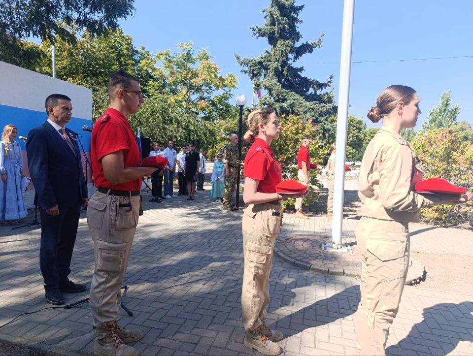В Геническе отметили День флага России торжественной церемонией В Геническе отметили День флага России торжественной церемонией